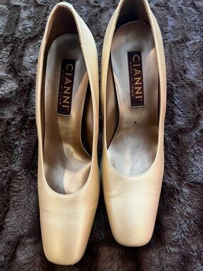 CIANNI Cream Leather Square-Toe Pumps